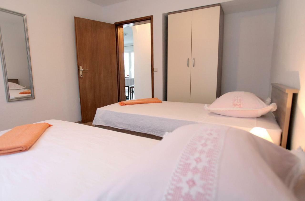 Apartments Maja - Sea View Trogir Exteriör bild